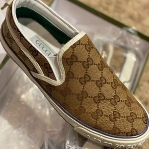 Gucci slip on sneakers